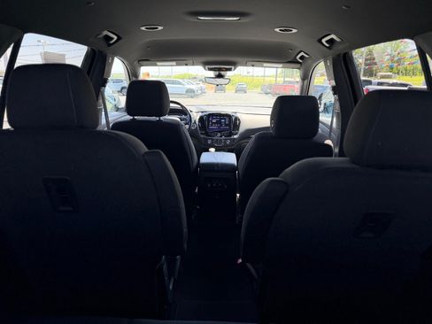 Used 2022 Chevrolet Traverse LT FWD image 10