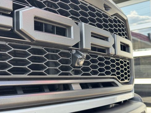 Used 2017 Ford F150 Raptor w/ Equipment Group 802A Luxury AWD/4WD image 8