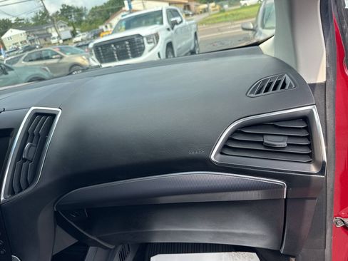 Used 2019 Ford Edge Titanium w/ Cold Weather Package AWD/4WD image 27