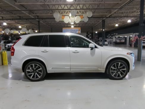 Used 2023 Volvo XC90 B6 Plus image 6