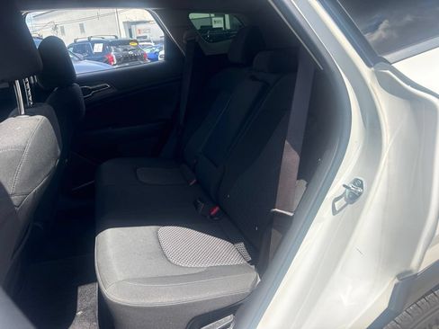 Used 2024 Kia Sportage LX AWD/4WD image 12