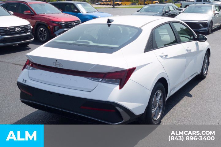 Used 2026 Hyundai Elantra SE FWD image 5