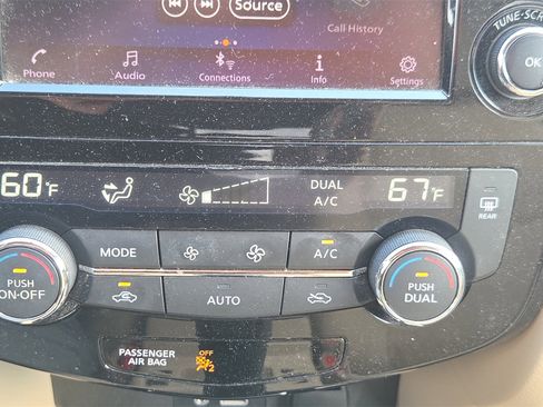 Used 2018 Nissan Rogue SV image 32