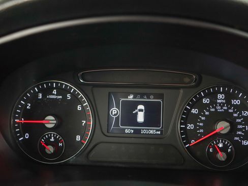 Used 2017 Kia Sorento L image 15