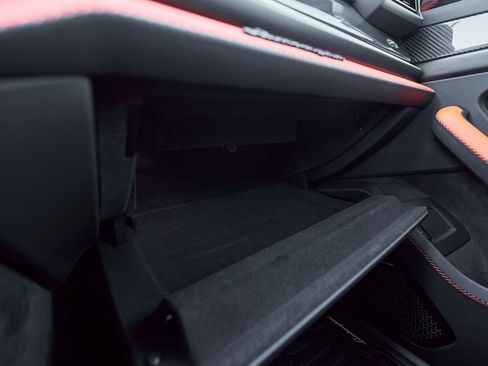 Used 2025 Lamborghini Urus SE image 83