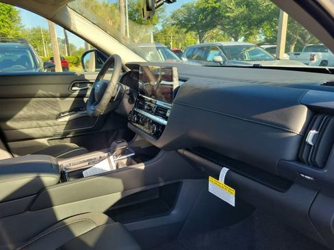 New 2026 Nissan Pathfinder SL FWD image 32