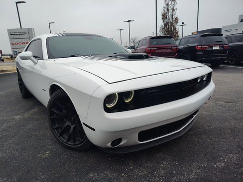 Used 2015 Dodge Challenger R/T Plus image 1
