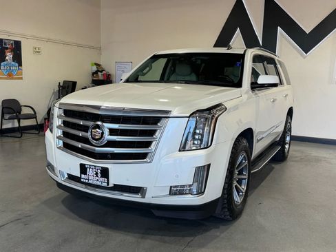 Used 2015 Cadillac Escalade Luxury image 1