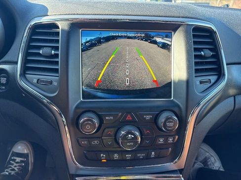 Used 2018 Jeep Grand Cherokee Laredo image 15