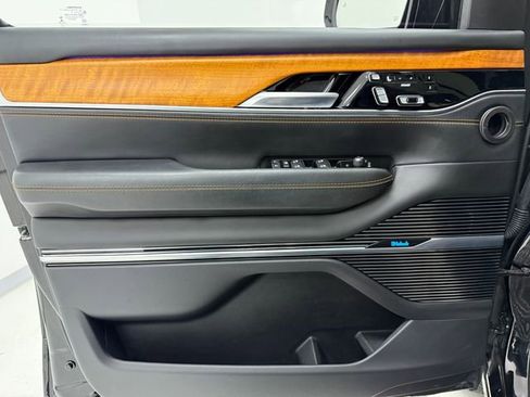 Used 2022 Jeep Grand Wagoneer Series III w/ Rear Seat Video Group 1 image 26