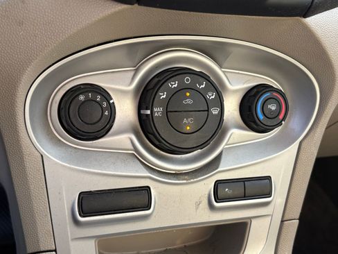 Used 2016 Ford Fiesta SE image 8