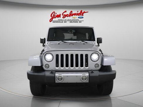 Used 2017 Jeep Wrangler Unlimited Sahara w/ Connectivity Group AWD/4WD image 3
