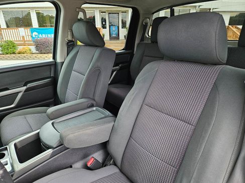 Used 2015 Nissan Titan SV w/ SV Value Truck Package AWD/4WD image 12