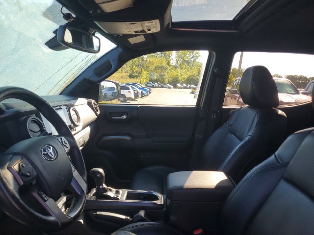 Used 2019 Toyota Tacoma TRD Sport AWD/4WD image 11
