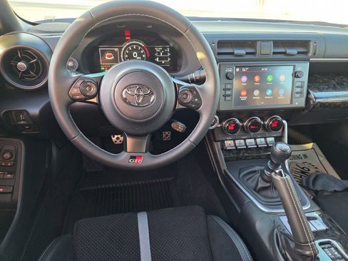 Used 2024 Toyota GR86 Premium image 23