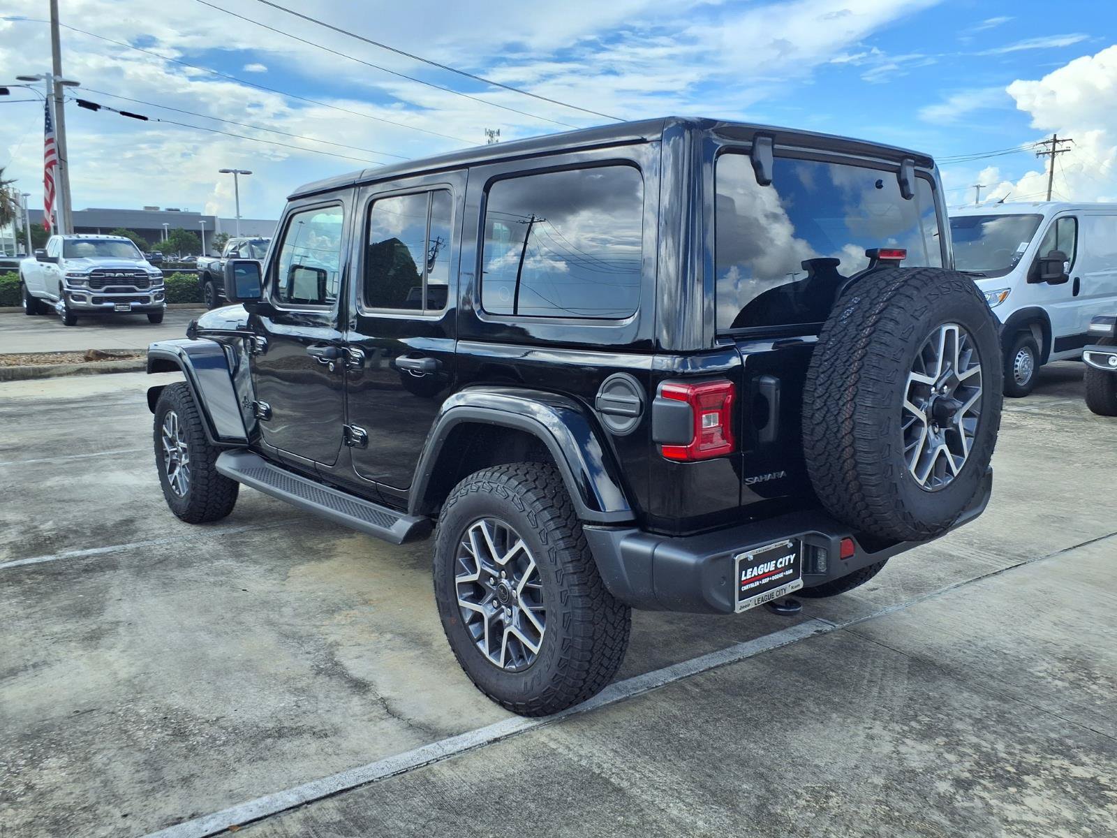 New 2026 Jeep Wrangler Unlimited Sahara AWD/4WD image 4