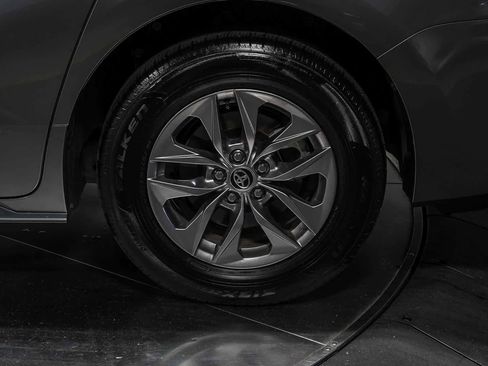 Certified 2026 Toyota Sienna XLE FWD image 11