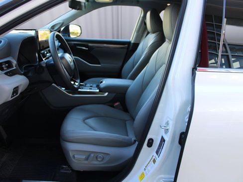 Used 2026 Toyota Highlander Platinum AWD/4WD image 39