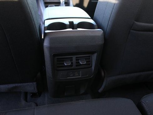 Used 2024 GMC Canyon Elevation w/ Convenience Package image 32