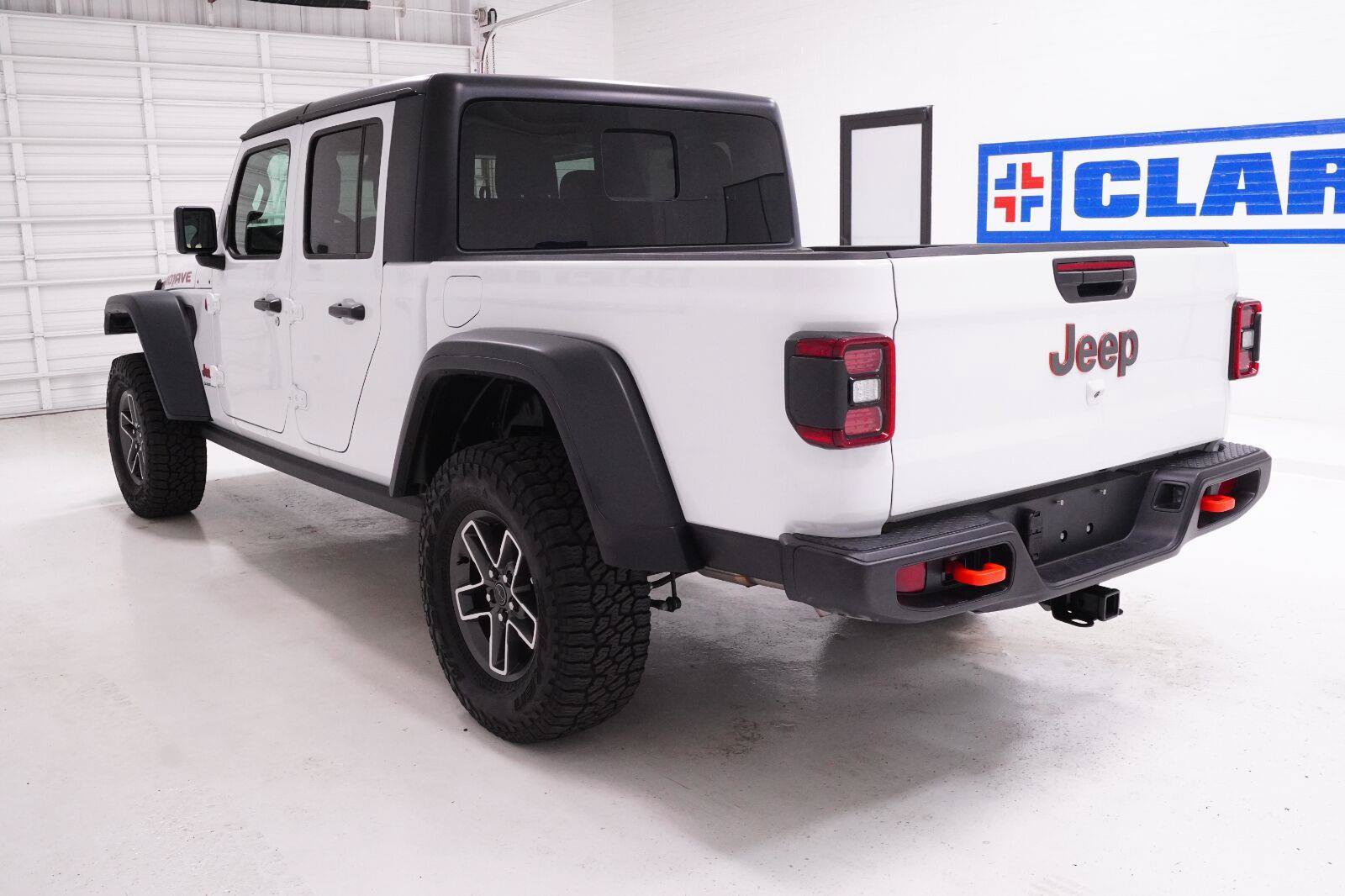 Used 2026 Jeep Gladiator Mojave AWD/4WD image 32