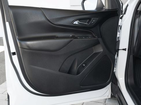 Used 2024 Chevrolet Equinox LT FWD image 22