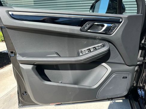 Used 2026 Porsche Macan image 17