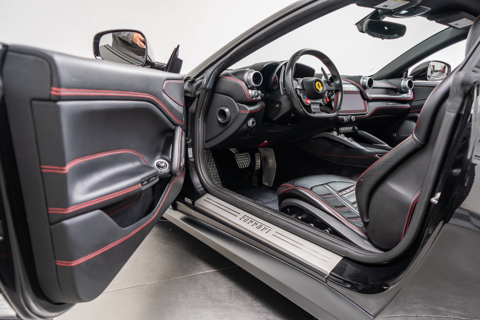 Used 2019 Ferrari GTC4Lusso AWD/4WD image 23