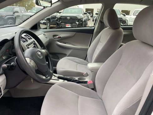 Used 2013 Toyota Corolla LE image 23