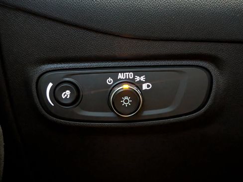 Used 2023 Chevrolet Equinox LS FWD image 24