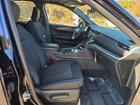 New 2025 Jeep Grand Cherokee Laredo X w/ Luxury Tech Group I image 26