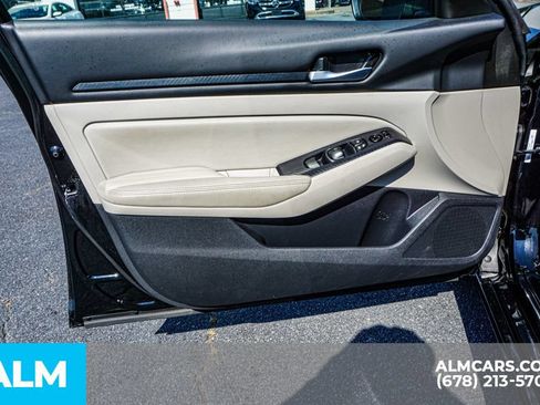 Used 2025 Nissan Altima 2.5 SV FWD image 43