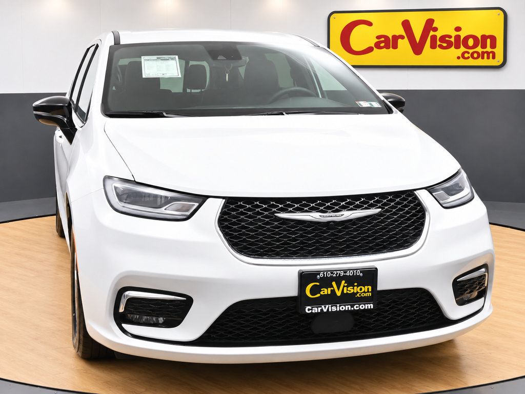 Used 2025 Chrysler Pacifica Select FWD image 4