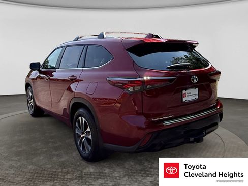 Used 2025 Toyota Highlander XLE AWD/4WD image 7
