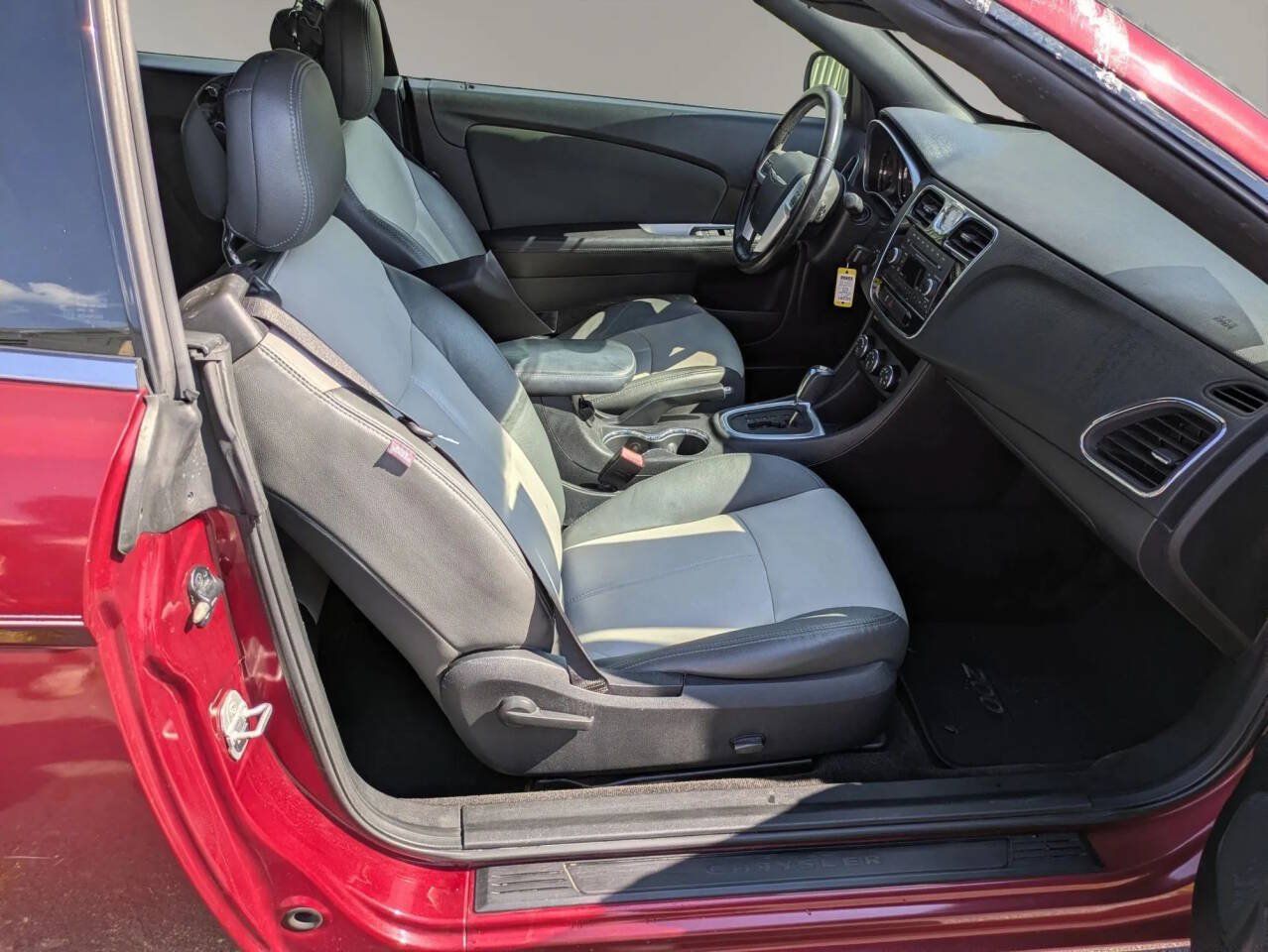 Used 2012 Chrysler 200 Touring FWD image 28