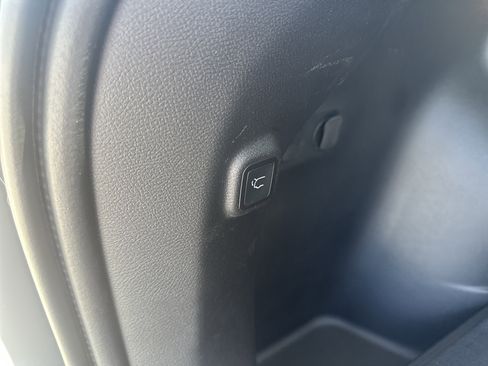 Used 2021 Jeep Cherokee Latitude Lux w/ Comfort/Convenience Group image 24