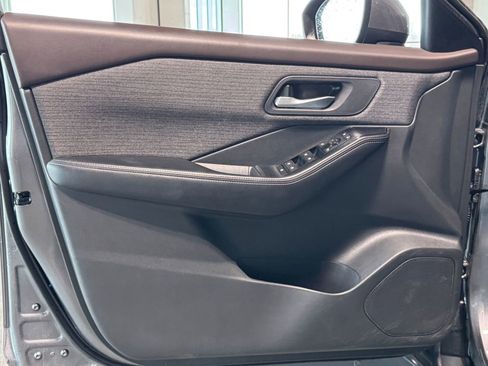 Used 2023 Nissan Rogue SV image 16