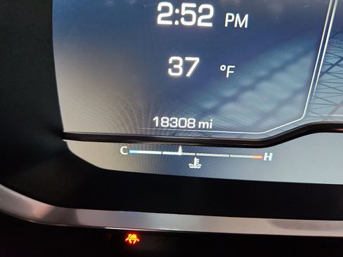 Used 2023 GMC Yukon XL SLT w/ SLT Premium Package image 20