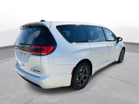 Used 2023 Chrysler Pacifica Touring-L w/ S Appearance Package image 39