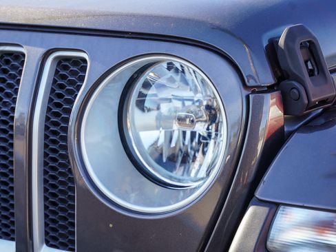 Used 2022 Jeep Wrangler Unlimited Sahara image 2