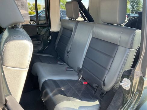 Used 2010 Jeep Wrangler Unlimited Sahara w/ Dual Top Group AWD/4WD image 22