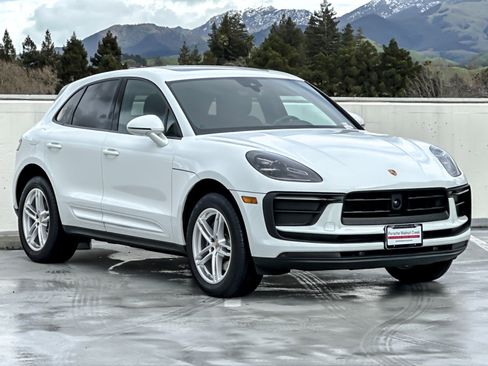 Certified 2025 Porsche Macan image 10