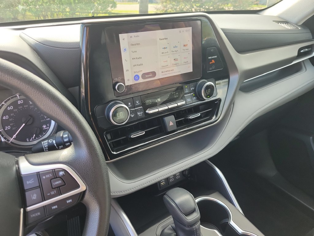 Used 2023 Toyota Highlander L FWD image 23
