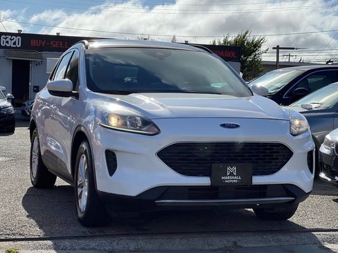 Used 2020 Ford Escape SE FWD image 3