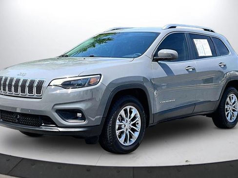 Certified 2021 Jeep Cherokee Latitude Lux w/ Mopar Interior Package AWD/4WD image 4