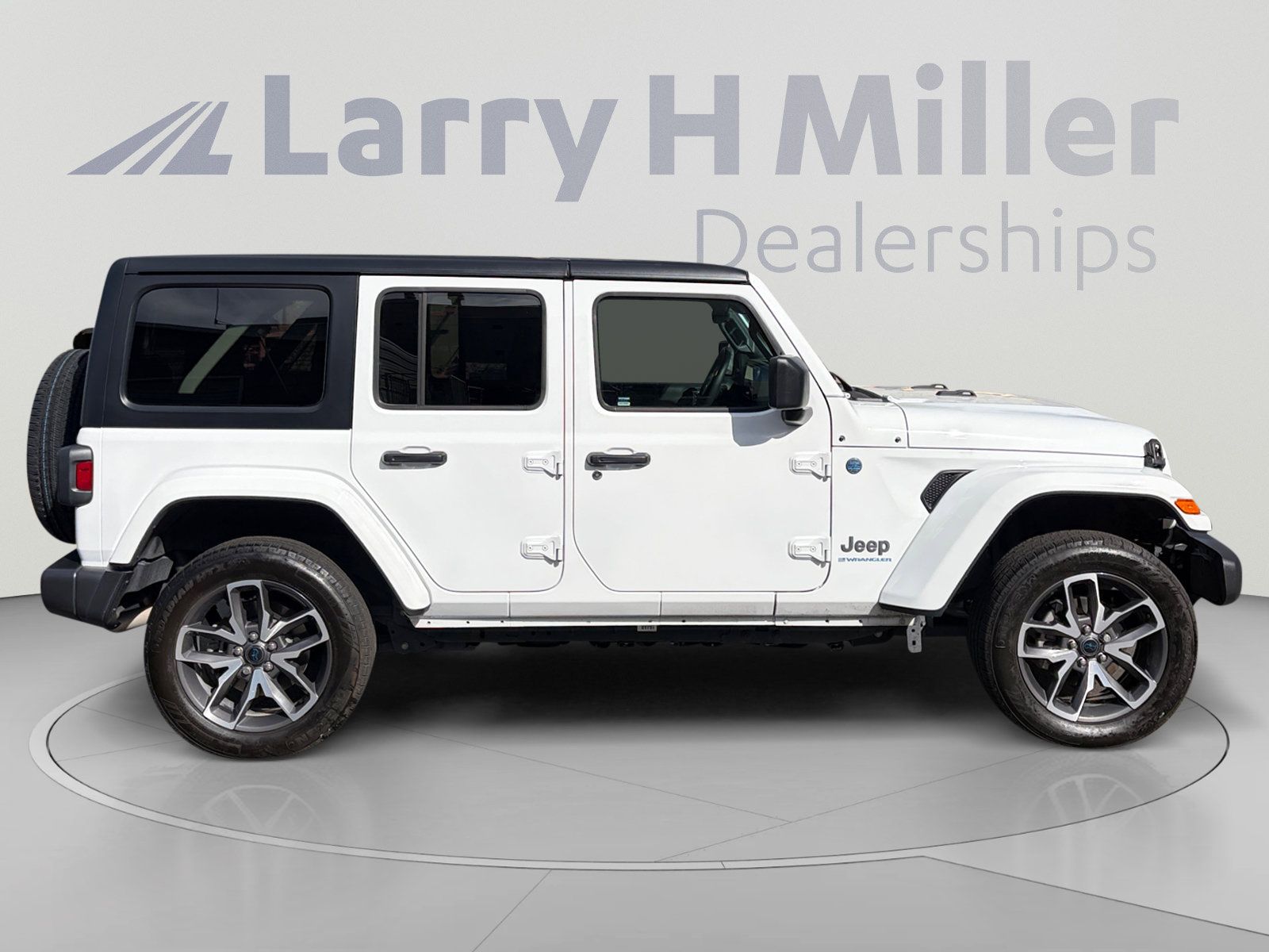 Used 2024 Jeep Wrangler Unlimited w/ Convenience Group AWD/4WD image 6