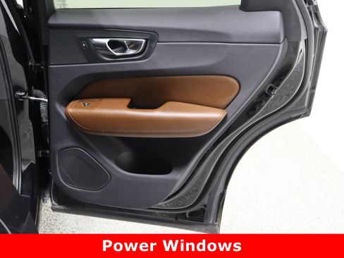 Used 2018 Volvo XC60 T6 Inscription w/ Convenience Package image 36