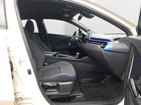 Used 2021 Toyota C-HR XLE FWD image 34