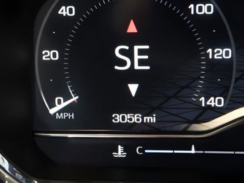 Used 2025 GMC Sierra 3500 SLE w/ SLE Convenience Package image 17