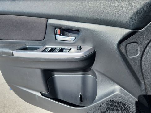 Used 2016 Subaru Impreza 2.0i Premium image 9