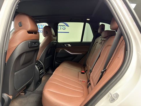 Used 2022 BMW X5 xDrive40i w/ M Sport Package image 32